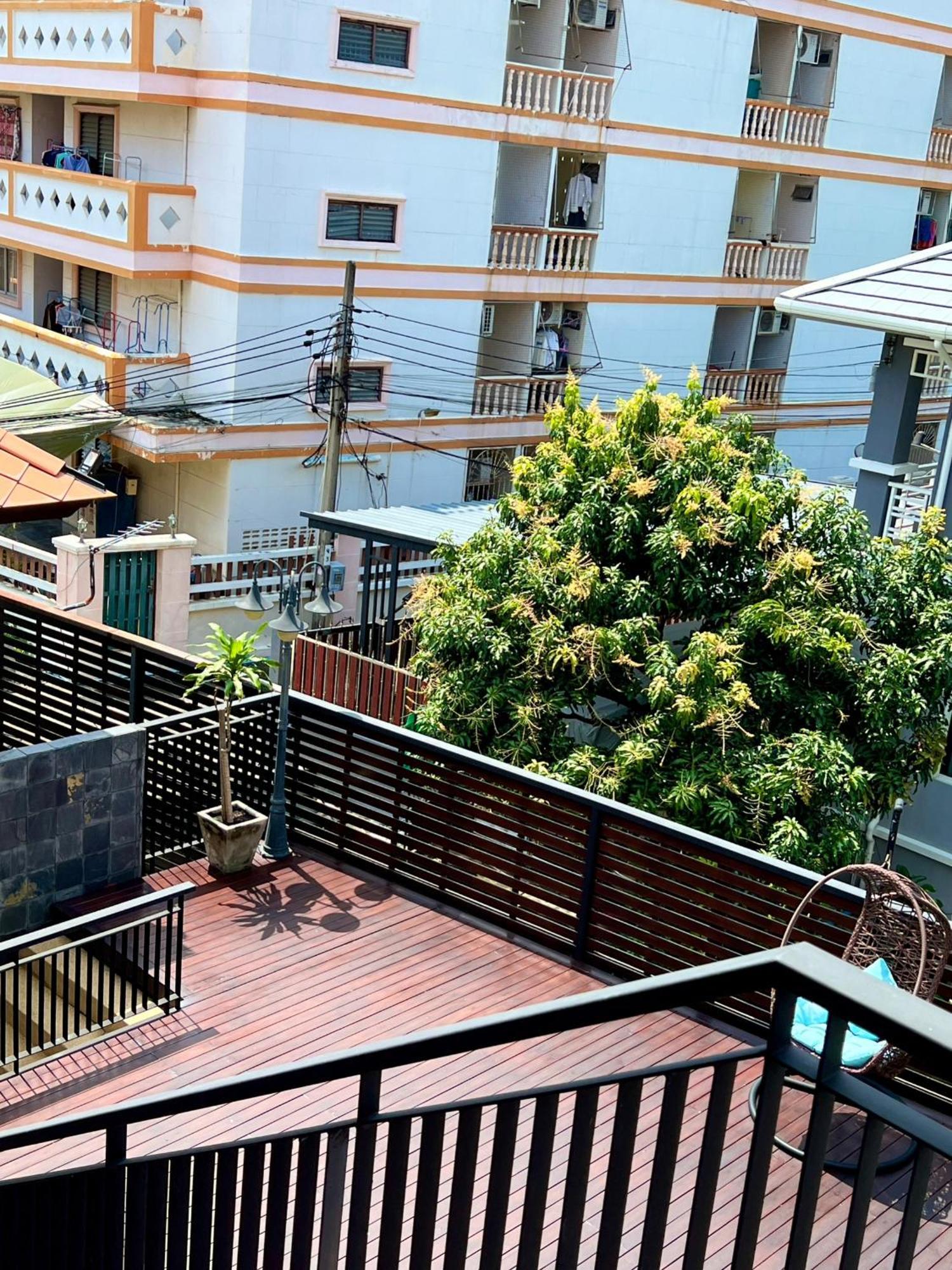 Yotaka Bangkok Hotel Bagian luar foto